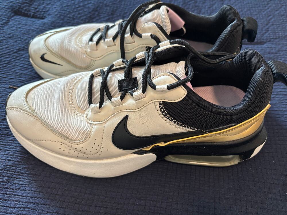 Women's Nike Air Max Verona Cream/Gold Size 8.5